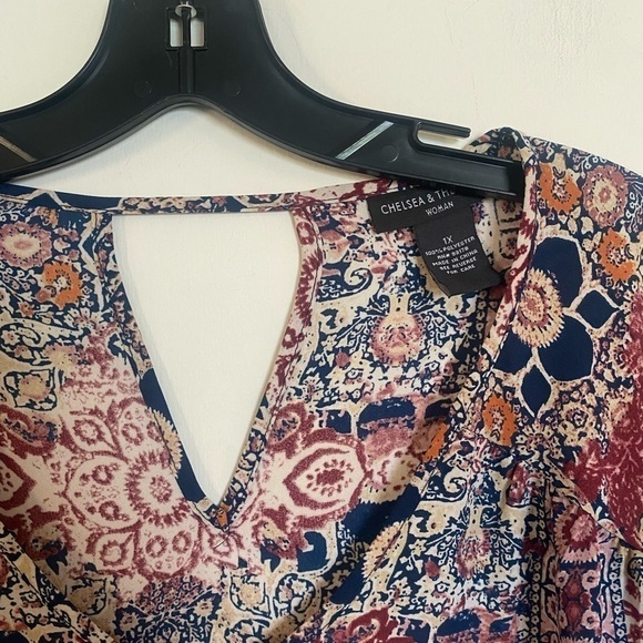 Chelsea and Theodore 1x peasent sleeve top - Picture 6 of 6